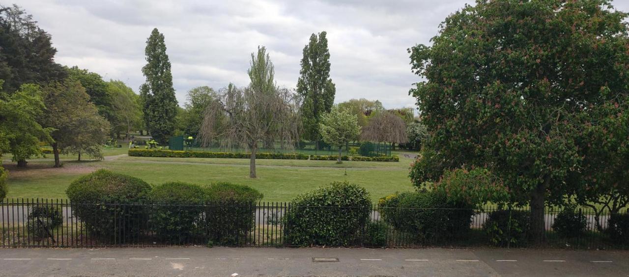 Jewel Of Barking London Barking (Greater London) Exterior foto