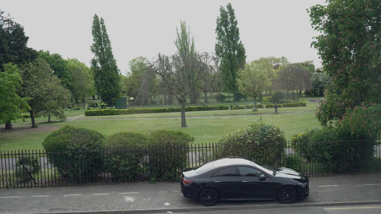 Jewel Of Barking London Barking (Greater London) Exterior foto